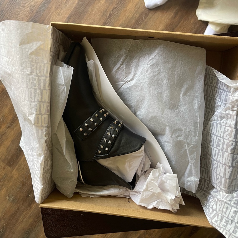 Steve Madden Booties - Picture 3 of 7